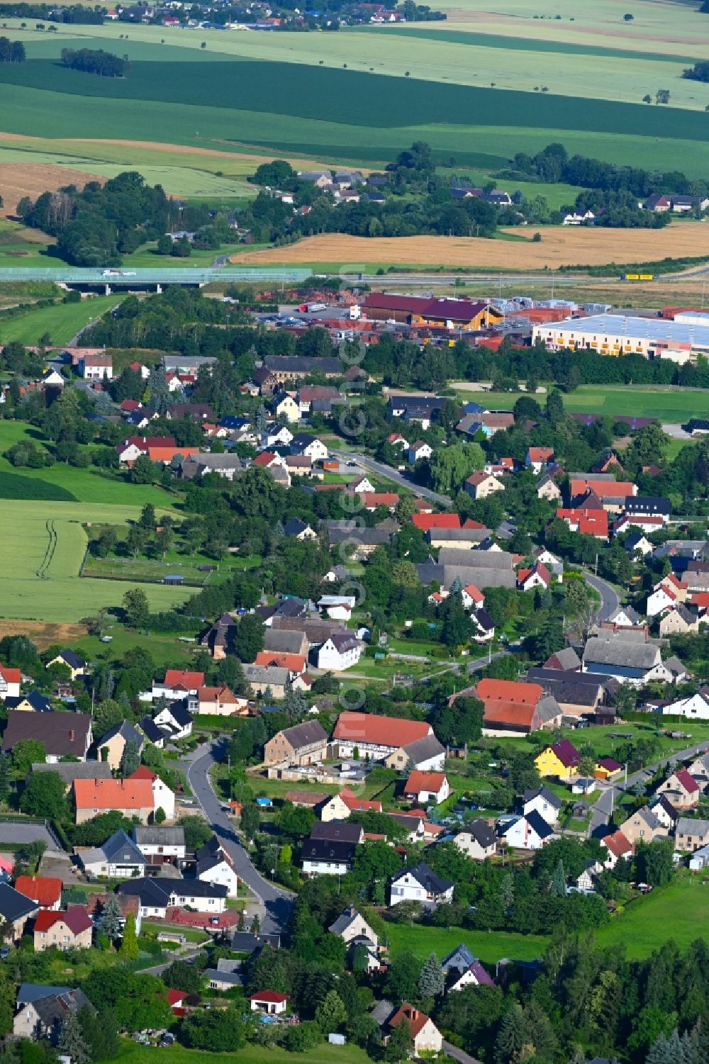 Aerial photograph Obergräfenhain - Town View of the streets and houses of the residential areas in Obergraefenhain in the state Saxony, Germany