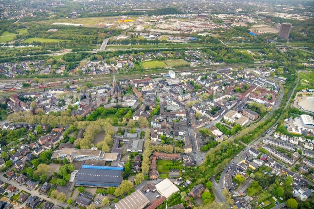 Aerial image Oberhausen - Town View of the streets and houses of the residential areas in Oberhausen at Ruhrgebiet in the state North Rhine-Westphalia, Germany