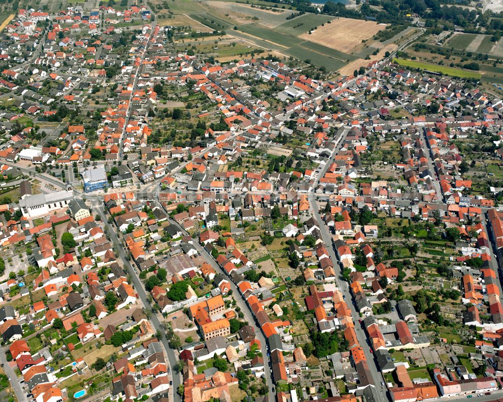 Aerial photograph Oberhausen-Rheinhausen - Town View of the streets and houses of the residential areas in the district Oberhausen in Oberhausen-Rheinhausen in the state Baden-Wuerttemberg, Germany