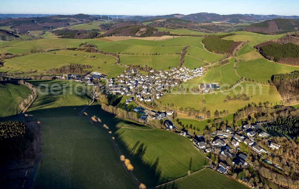 Oberhenneborn from the bird's eye view: Town View of the streets and houses of the residential areas in Oberhenneborn at Sauerland in the state North Rhine-Westphalia, Germany