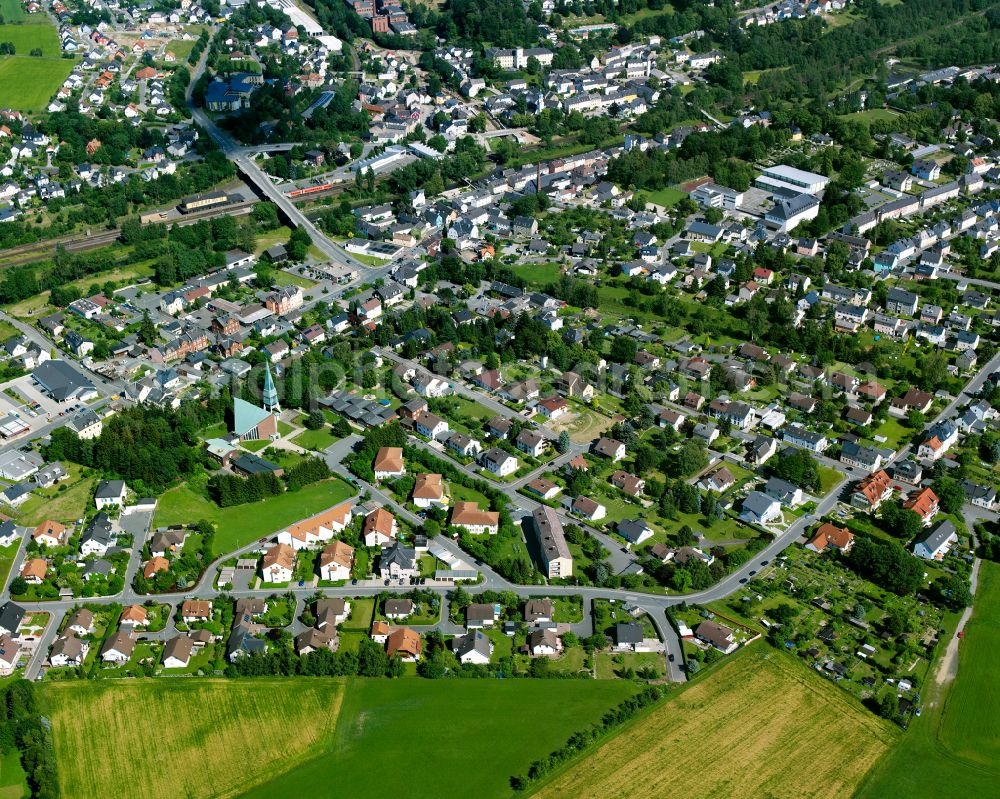 Oberkotzau from the bird's eye view: Town View of the streets and houses of the residential areas on street Hermann-Loens-Strasse in Oberkotzau in the state Bavaria, Germany