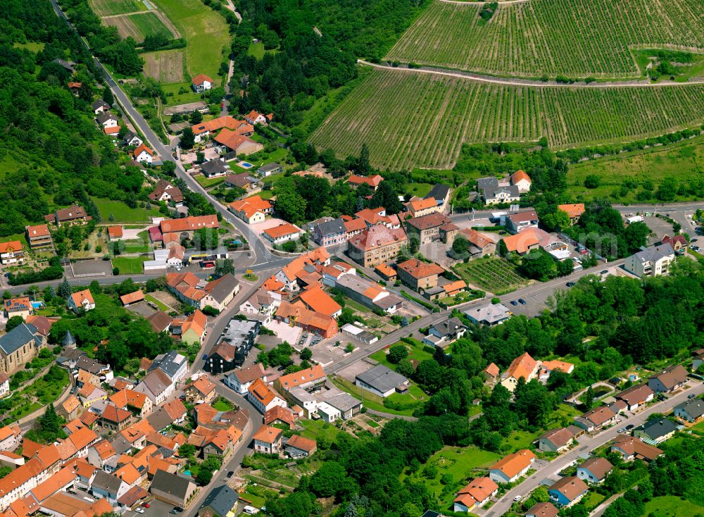 Obermoschel from the bird's eye view: Town View of the streets and houses of the residential areas in Obermoschel in the state Rhineland-Palatinate, Germany