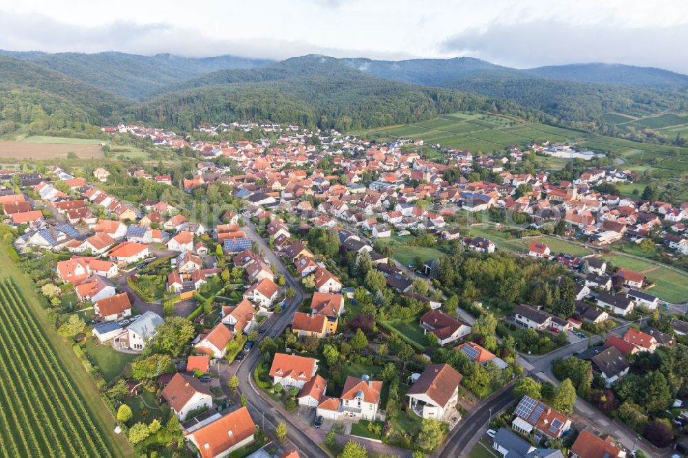 Aerial photograph Oberotterbach - Town View of the streets and houses of the residential areas in Oberotterbach in the state Rhineland-Palatinate, Germany