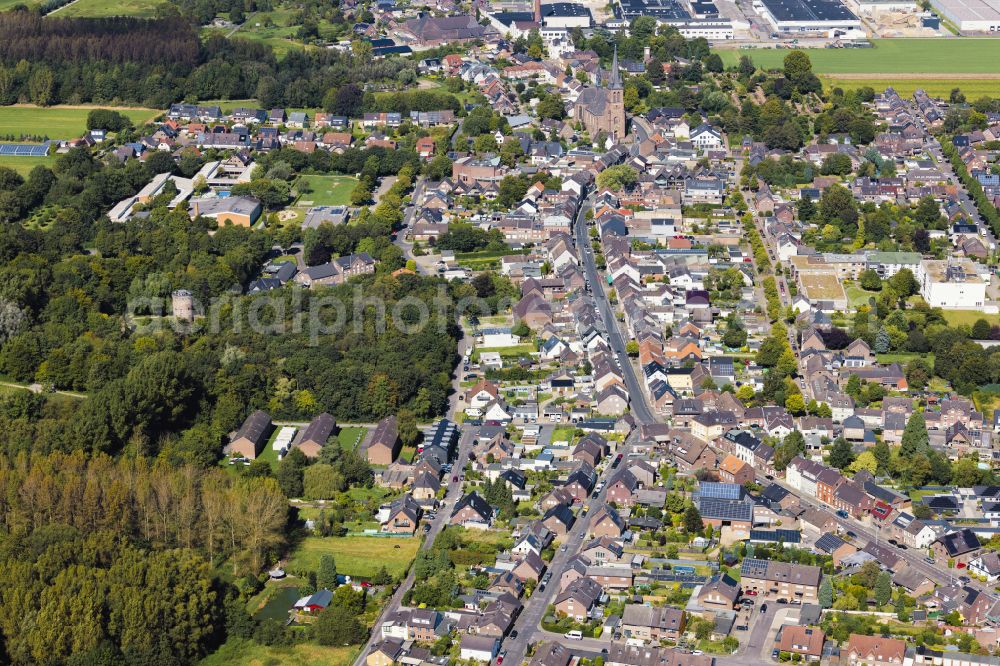 Oedt from above - Town View of the streets and houses of the residential areas in Oedt in the state North Rhine-Westphalia, Germany