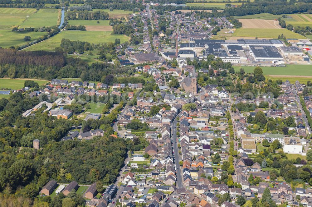 Oedt from the bird's eye view: Town View of the streets and houses of the residential areas in Oedt in the state North Rhine-Westphalia, Germany