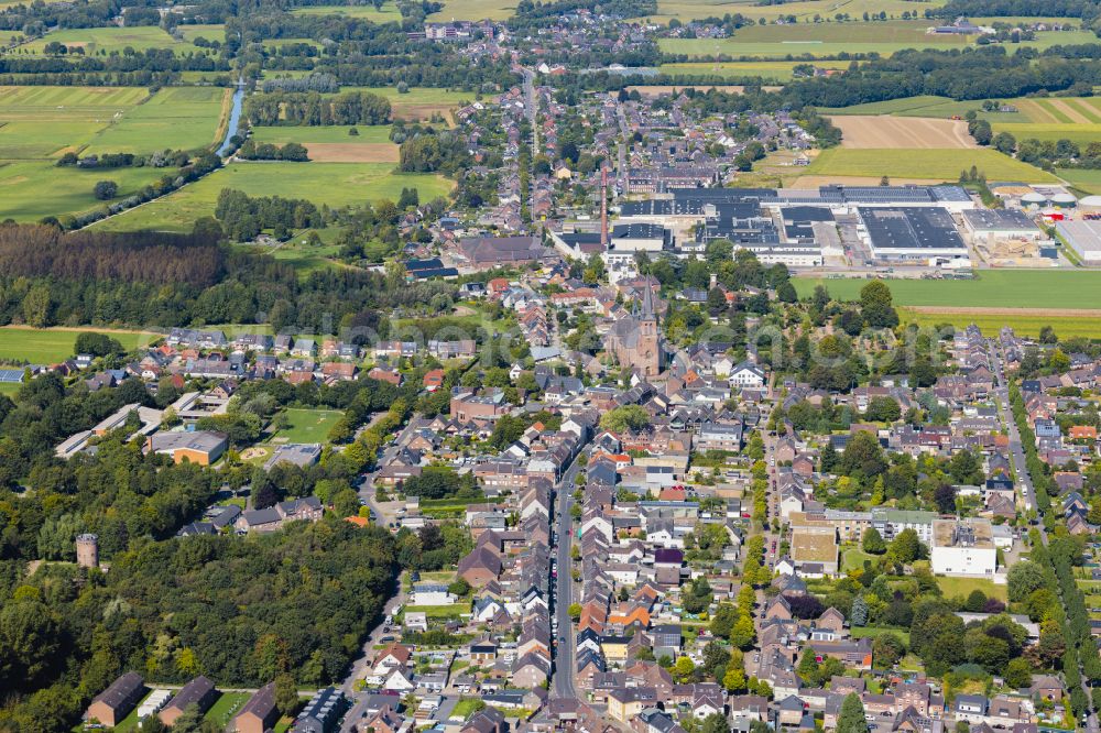 Oedt from the bird's eye view: Town View of the streets and houses of the residential areas in Oedt in the state North Rhine-Westphalia, Germany