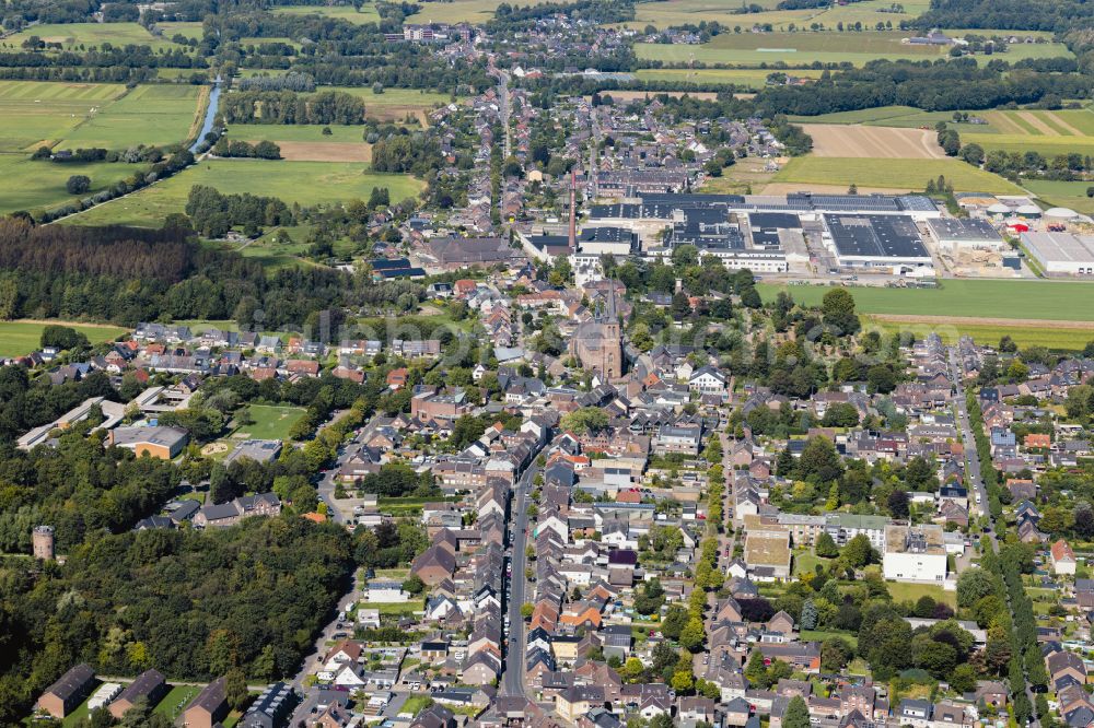 Aerial image Oedt - Town View of the streets and houses of the residential areas in Oedt in the state North Rhine-Westphalia, Germany