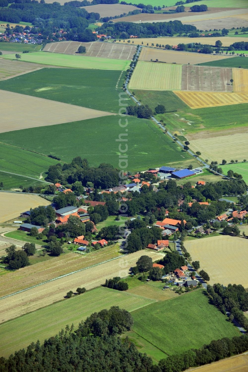 Aerial photograph Oetzendorf - Townscape of Oetzendorf on the road of L254 in the state of Lower Saxony