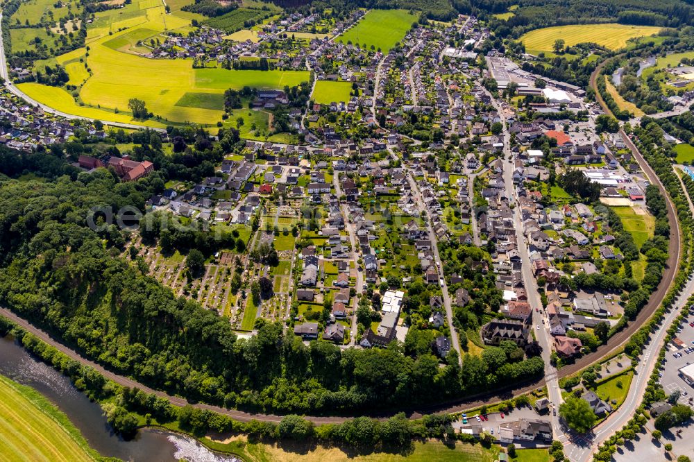 Aerial image Oeventrop - Town View of the streets and houses of the residential areas in Oeventrop at Sauerland in the state North Rhine-Westphalia, Germany