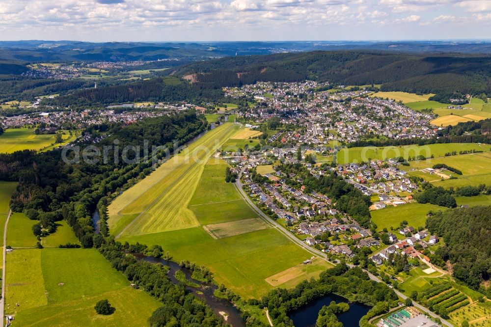 Aerial photograph Oeventrop - Town View of the streets and houses of the residential areas in Oeventrop in the state North Rhine-Westphalia, Germany