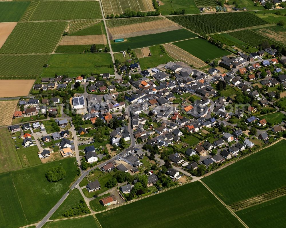 Grafschaft from the bird's eye view: View of the Oeverich part of the borough of Grafschaft in the state of Rhineland-Palatinate. Oeverich is actually part of the district of Leimersdorf and is characterised and surrounded by agricultural land and fields