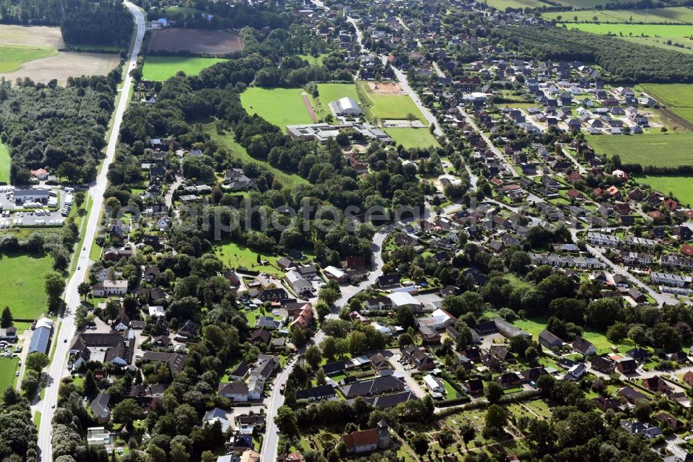 Oeversee from the bird's eye view: Town View of the streets and houses of the residential areas in Oeversee in the state Schleswig-Holstein