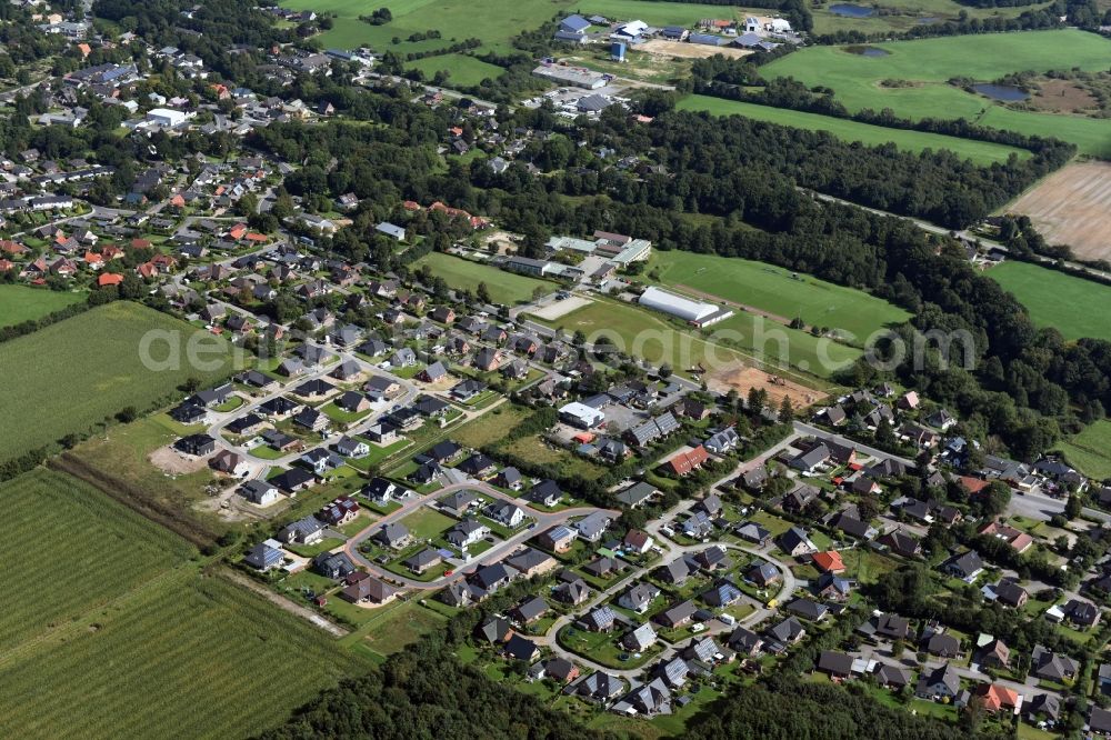 Aerial photograph Oeversee - Town View of the streets and houses of the residential areas in Oeversee in the state Schleswig-Holstein