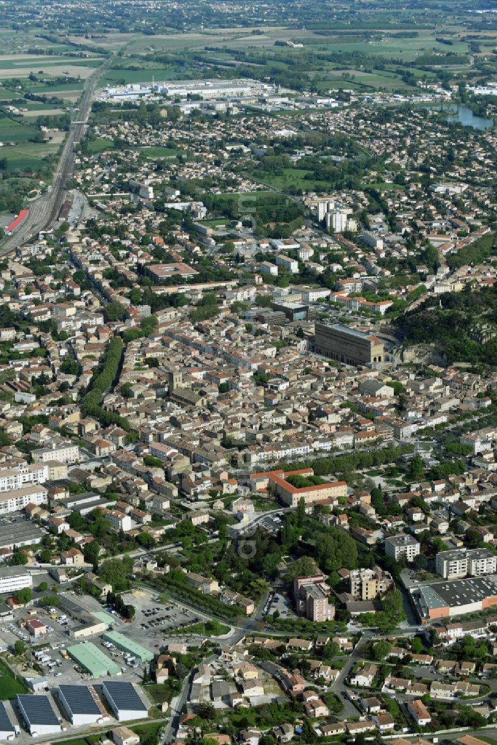 Aerial photograph Orange - Town View of the streets and houses of the residential areas in Orange in Provence-Alpes-Cote d'Azur, France