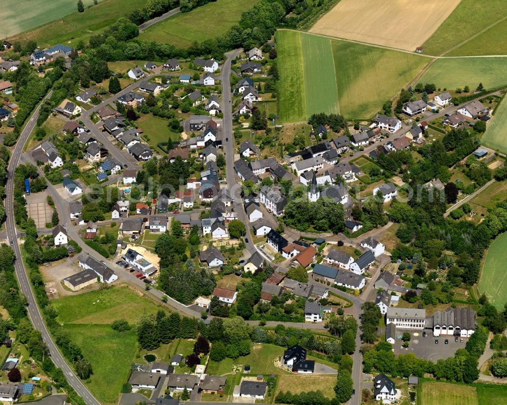 Aerial image Alflen - View of Alflen in the state of Rhineland-Palatinate. The borough and municipiality is located in the county district of Cochem-Zell and consists of two parts: the older Kirch-Alflen and the younger Upper Village on Litzbach creek. It is surrounded by agricultural land, meadows and forest