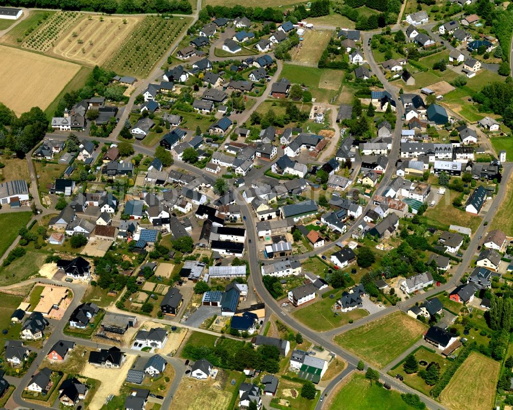 Aerial photograph Alflen - View of Alflen in the state of Rhineland-Palatinate. The borough and municipiality is located in the county district of Cochem-Zell and consists of two parts: the older Kirch-Alflen and the younger Upper Village on Litzbach creek. It is surrounded by agricultural land, meadows and forest