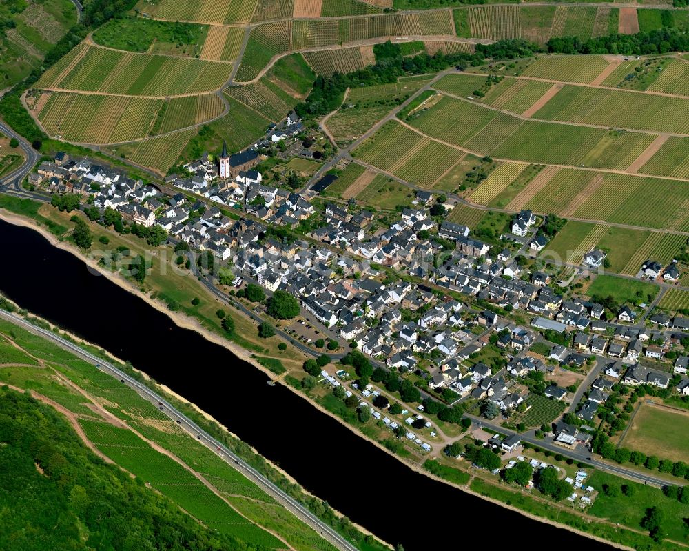 Aerial image Bruttig-Fankel - View of the borough and municipiality of Bruttig-Fankel in the state of Rhineland-Palatinate. The official spa town and wine-growing town is part of the Cochem-Zell county district and is located in a bend of the river