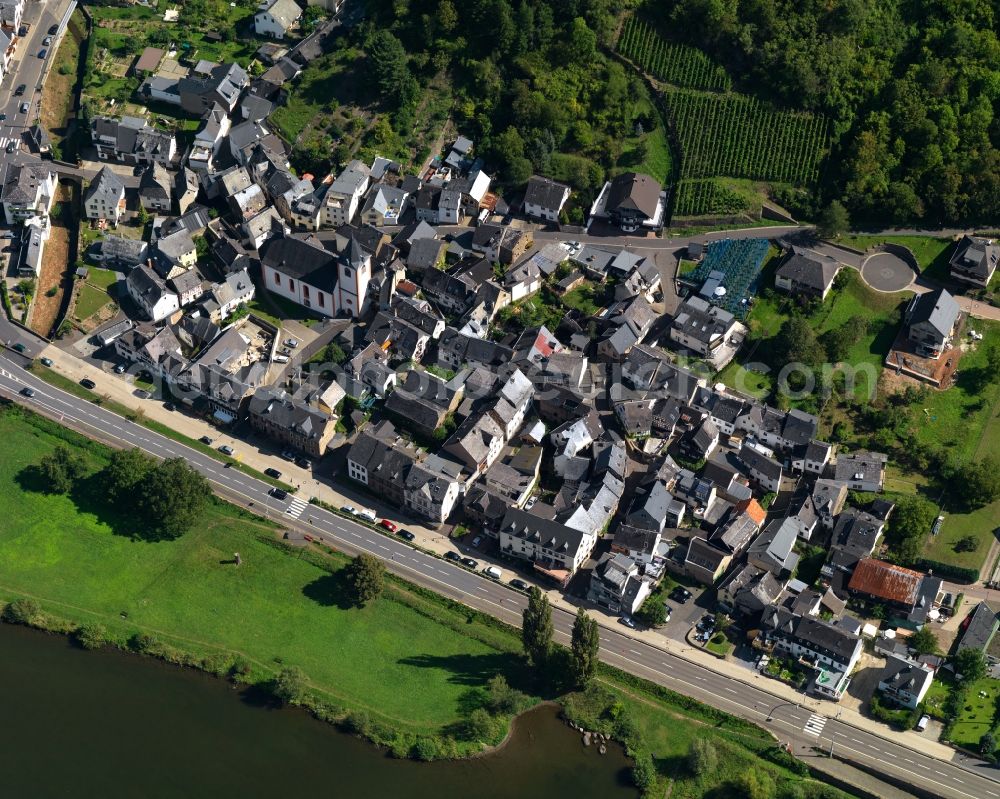 Aerial image Burgen - View of the borough and municipiality Burgen on the river Moselle in the state of Rhineland-Palatinate. The Moselle is the biggest side river of the Rhine and is characterised by its deep valley in the area. The name Terrassenmosel - terrace moselle - stems from these environmental circumstances. Located in the valley and on its shores are small cities and villages, as well as vineyards and acres. Burgen is an official spa resort and is located on the mouth of Baybach creek