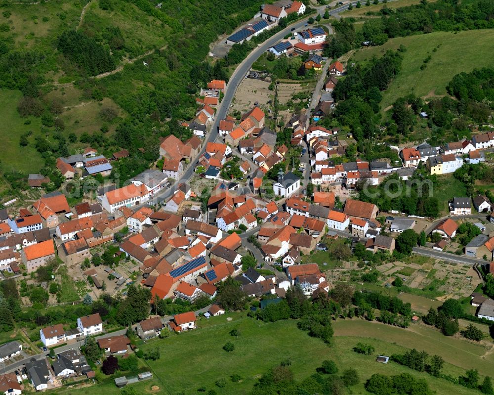 Aerial photograph Callbach - View of the borough and municipiality of Callbach in the state of Rhineland-Palatinate. The agricultural borough is located in the county district of Bad Kreuznach. Surrounded by fields, hills and forest, the village is located in the mountain range of Northern Palatinate - in the valley of the Eschenbach creek