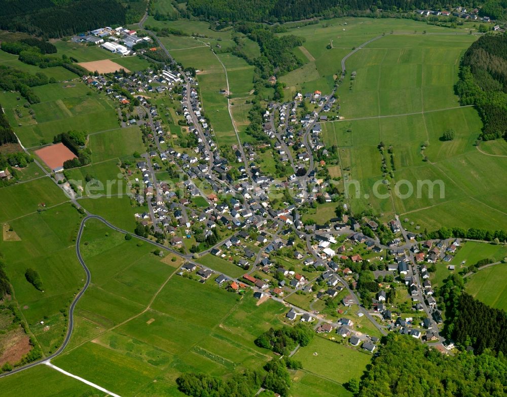 Aerial photograph Derschen - View of Derschen in the state of Rhineland-Palatinate. The borough and municipiality Derschen is located in the county district of Altenkirchen in the Westerwald forest region and surrounded by fields, meadows and forest. The creek Derscher Bach takes its course through the agricultural village