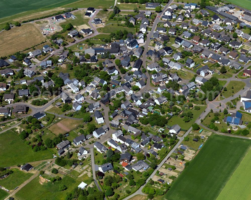 Aerial photograph Dörth - View of the borough of Doerth in the state of Rhineland-Palatinate. The borough and municipiality is located in the county district of Rhine-Hunsrueck, in the foothills of the Hunsrueck region. The agricultural village consists of residential areas and is surrounded by fields and meadows. Doerth is located on federal motorway A61