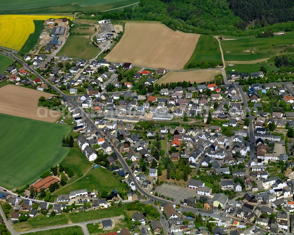 Ettringen from the bird's eye view: View of Ettringen in the state of Rhineland-Palatinate. The borough and municipiality is located in the county district of Mayen-Koblenz and surrounded by hills, forest and fields. It mainly consists of residential areas. Ettringen is know for its volcanic origin and mining facilities