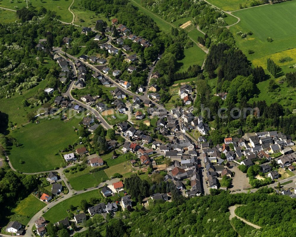 Aerial photograph Gönnersdorf - View of the borough of Goennersdorf in the state of Rhineland-Palatinate. Goennersdorf is surrounded by fields, meadows and forest on the federal road 87. It consists of several smaller settlements and hamlets