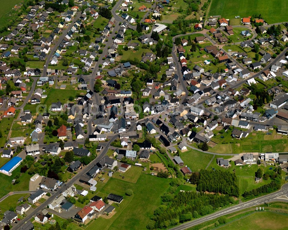 Aerial photograph Hof - View of the borough of Hof (Westerwald) in the state of Rhineland-Palatinate. The borough is located in the county district and region of Westerwald. The residential village is surrounded by fields and meadows