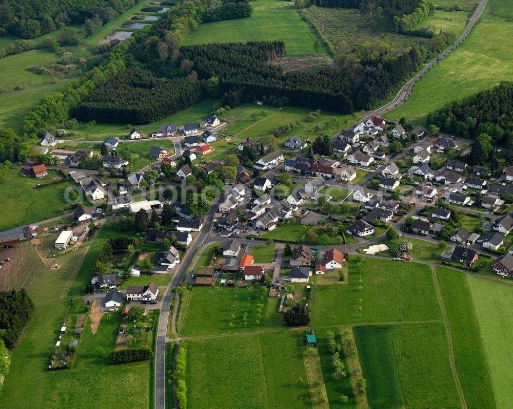 Aerial photograph Härtlingen - View of the borough of Haertlingen in the state of Rhineland-Palatinate. The borough and municipiality is located in the county district of Westerwaldkreis in the valley of Elbbach creek. Haertlingen is surrounded by agricultural land, hills and meadows and includes several hamlets