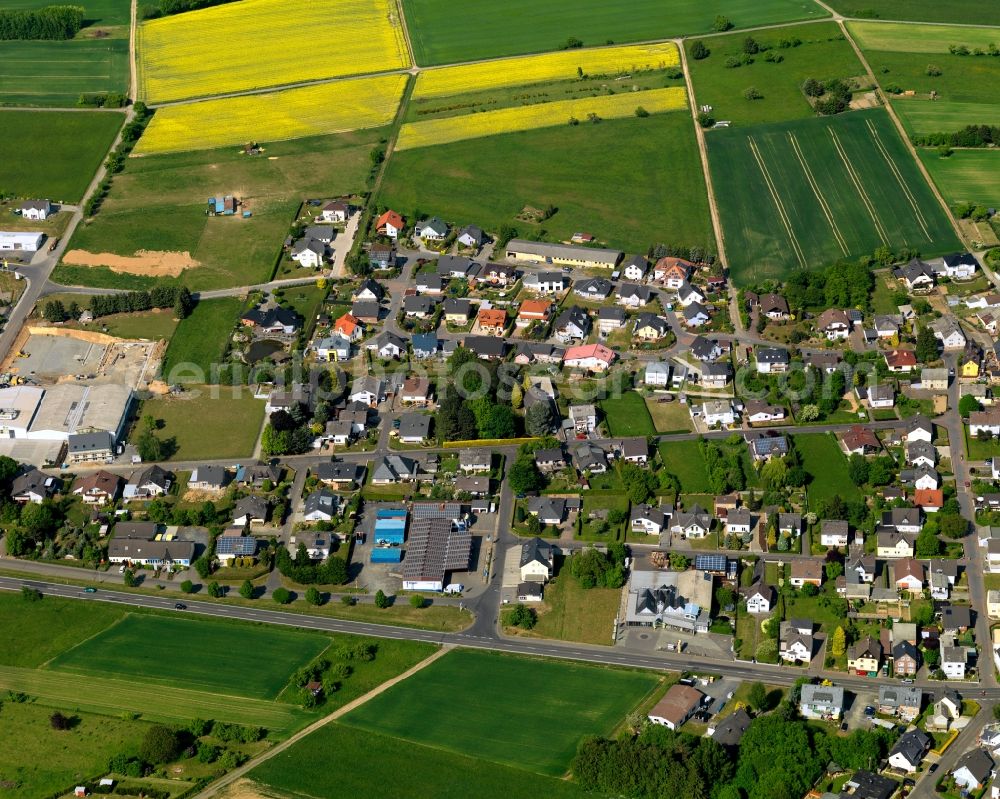 Aerial photograph Hundsangen - View of Hundsangen in the state of Rhineland-Palatinate. The borough and municipiality is located in the county district of Westerwaldkreis on the border to the state of Hesse. Hundsangen is surrounded by agricultural land and meadows and is located on the federal road B8