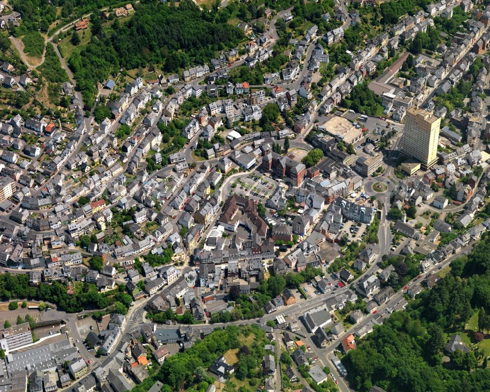 Aerial photograph Idar-Oberstein - Local view of the local church Idar-Oberstein in Rhineland-Palatinate. Here, with the view of the wiper place where the German gemstone market is established