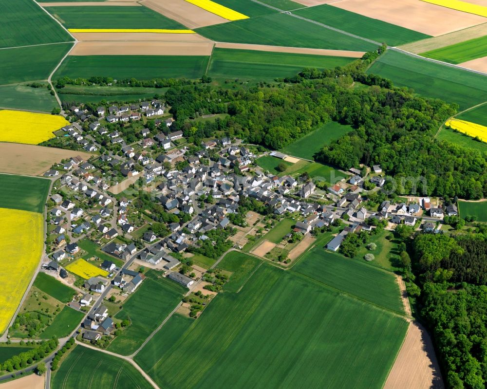 Aerial image Kalt - View of Kalt in the state of Rhineland-Palatinate. The agricultural borough and municipiality is located in the county district of Mayen-Koblenz and surrounded by meadows and rapeseed fields