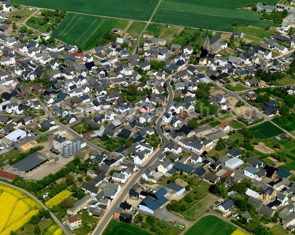 Aerial photograph Kehrig - View of Kehrig in the state of Rhineland-Palatinate. The borough and municipiality is located in the county district of Mayen-Koblenz and surrounded by rapeseed fields and meadows. It mainly consists of residential areas. Kehrig is located in the Eifel region and includes several hamlets apart from the central village