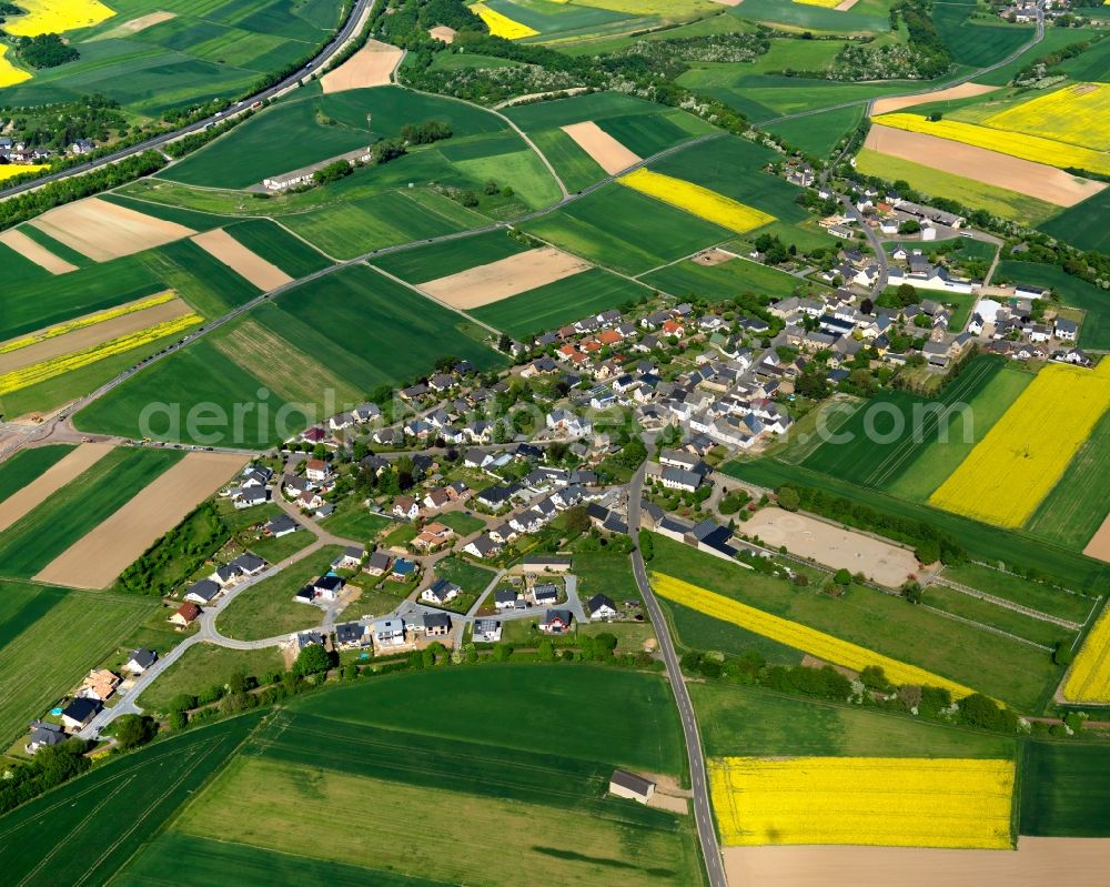 Kerben from the bird's eye view: View of Kerben in the state of Rhineland-Palatinate. The agricultural borough and municipiality is located in the county district of Mayen-Koblenz, in the Niedermaifelder Senke region and the South of the federal motorway A48, and is surrounded by meadows and rapeseed fields