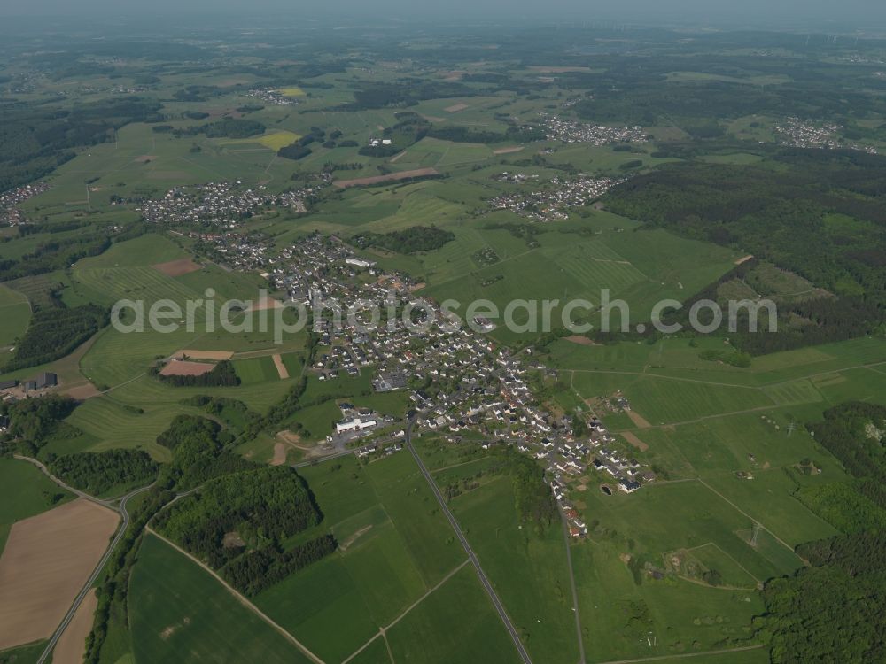 Aerial image Kölbingen - View of the borough of Koelbingen in the state of Rhineland-Palatinate. The borough and municipiality is located in the county district and region of Westerwald. The agricultural village consists of residential buildings and areas and is surrounded by meadows and fields