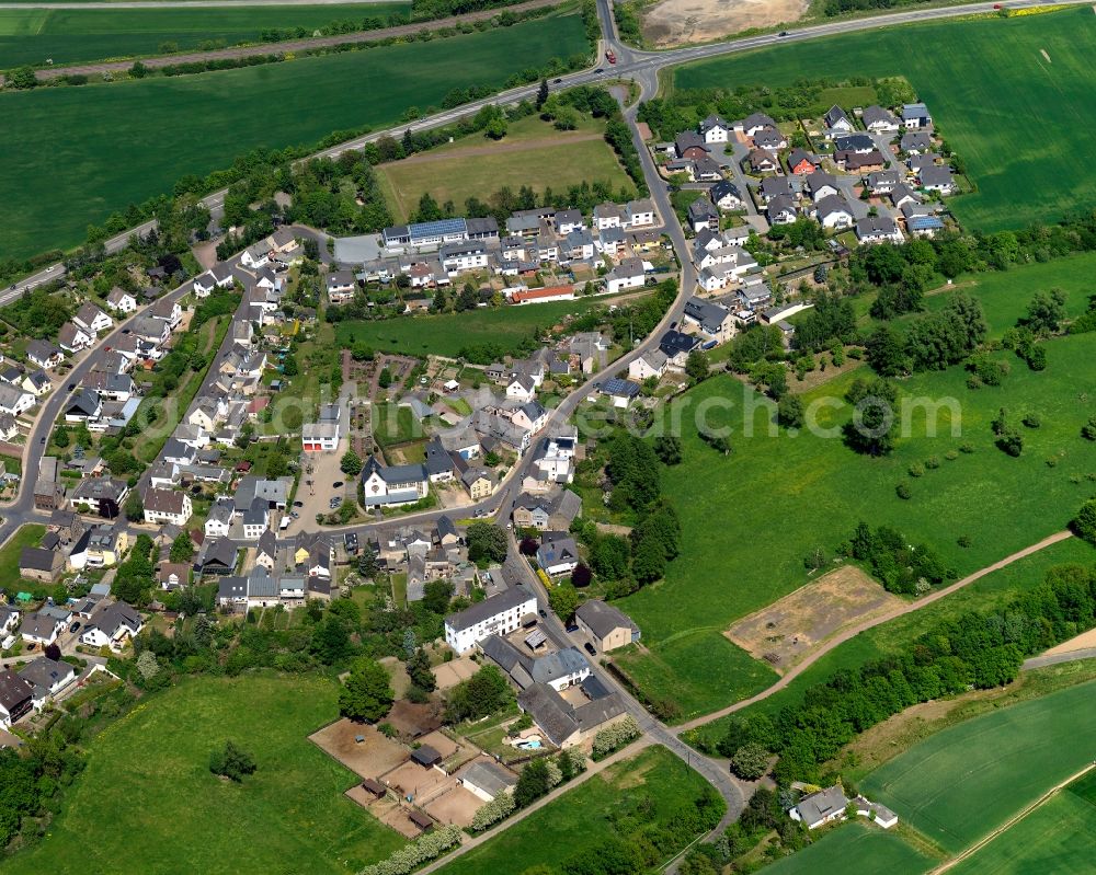 Aerial photograph Kretz - View of Kretz in the state of Rhineland-Palatinate. The borough and municipiality is located in the county district of Mayen-Koblenz in the North of the federal motorway A61 in the valley of the Kruft creek