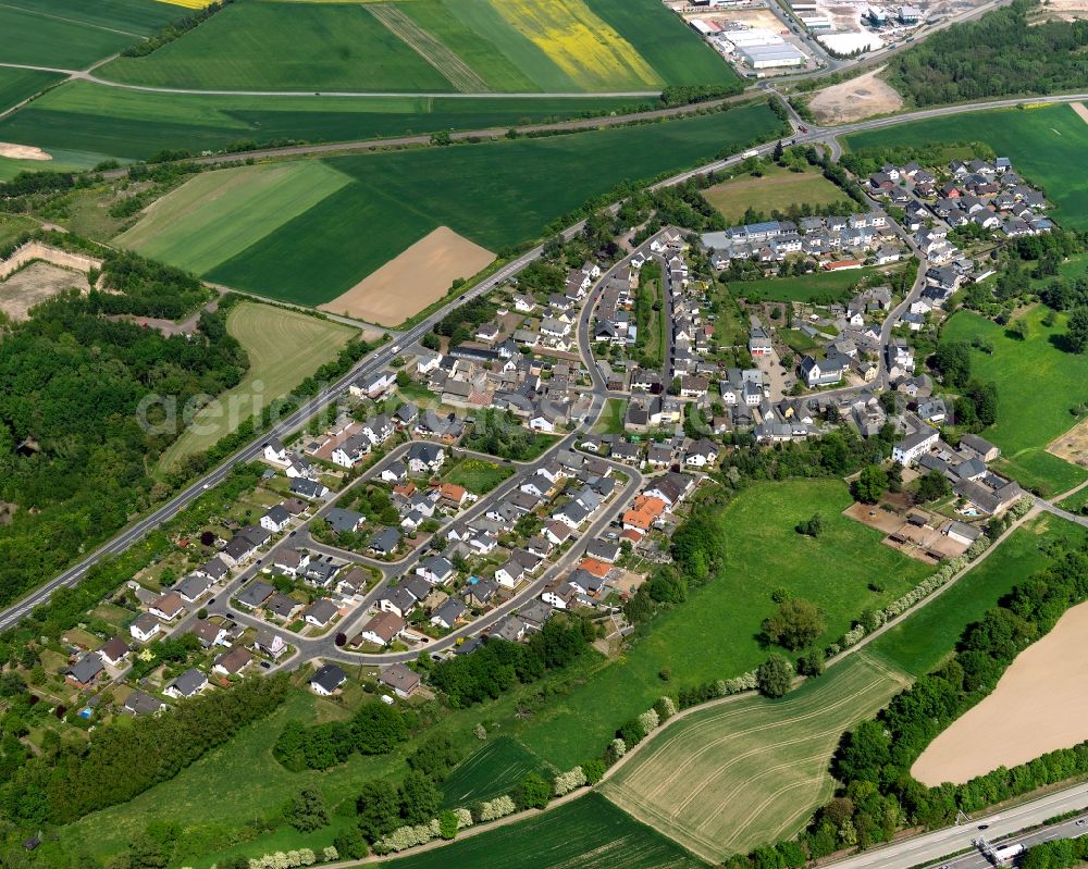 Kretz from the bird's eye view: View of Kretz in the state of Rhineland-Palatinate. The borough and municipiality is located in the county district of Mayen-Koblenz in the North of the federal motorway A61 in the valley of the Kruft creek