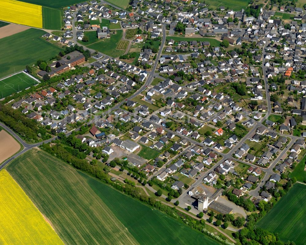 Aerial photograph Mertloch - View of Mertloch in the state of Rhineland-Palatinate. The agricultural borough and municipiality is located in the county district of Mayen-Koblenz and surrounded by meadows and rapeseed fields. Four hamlets belong to the borough area