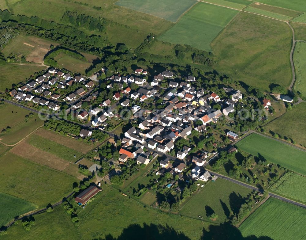 Aerial photograph Mudershausen - View of the borough of Mudershausen in the state of Rhineland-Palatinate. The borough and municipiality is located in the county district of Rhine-Lahn. The agricultural village consists of residential buildings and areas and is surrounded by meadows and fields