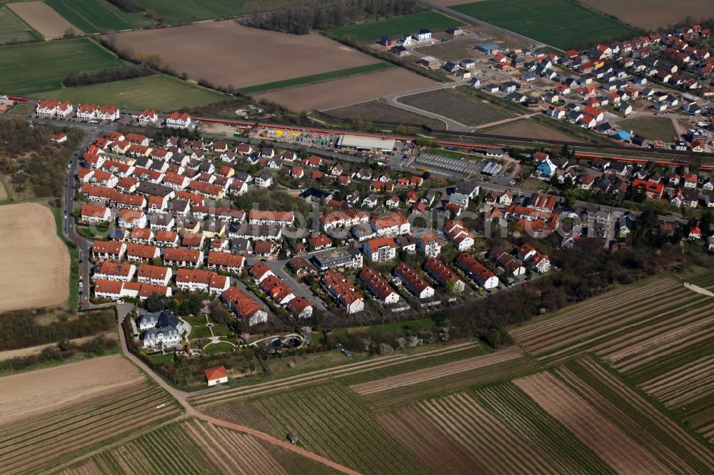 Nackenheim from above - View of Nackenheim in the state of Rhineland-Palatinate. The borough and municipiality is located in the county district of Mainz-Bingen, on the left riverbank of the Rhine. The official tourist resort is an important wine-growing village in the Rhine Hesse region and surrounded by fields and vineyards