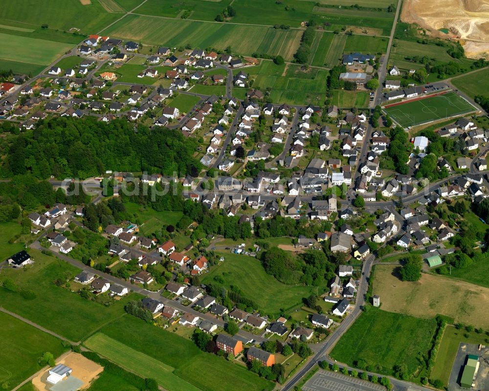 Aerial photograph Niederahr - View of Niederahr in the state of Rhineland-Palatinate. The borough and municipiality is located in the county district of Westerwaldkreis in the low mountain range of Westerwald. Niederahr is surrounded by agricultural land, gravel pits and meadows and located on Ahrbach creek