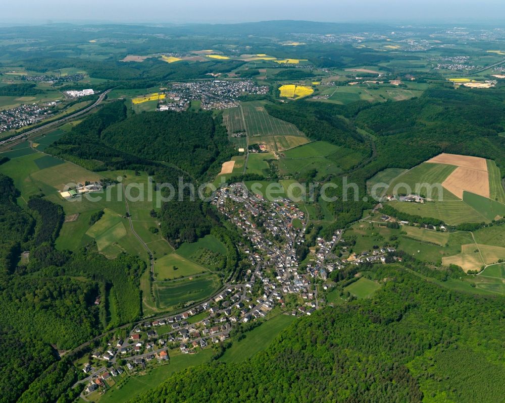 Aerial image Niedererbach - View of the borough of Niedererbach in the state of Rhineland-Palatinate. The borough and municipiality is located in the county district and region of Westerwald in a valley of the Erbach creek. The agricultural village consists of residential buildings and areas and is surrounded by meadows and fields