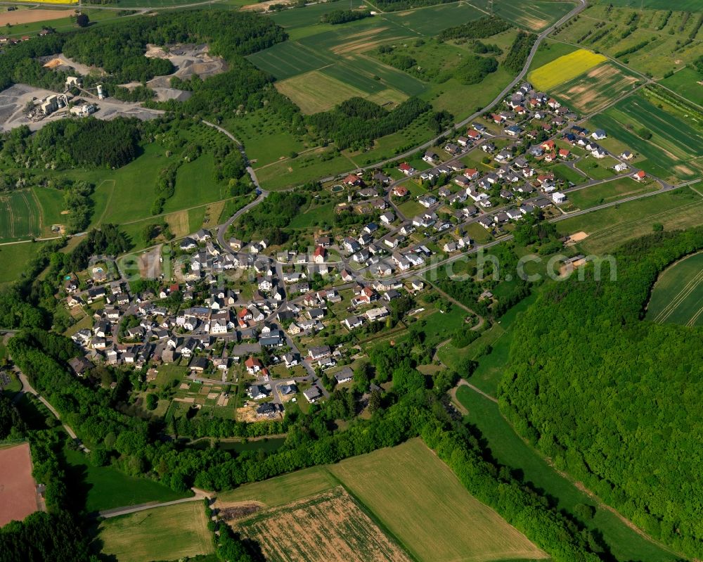 Aerial photograph Obererbach - View of Obererbach in the state of Rhineland-Palatinate. The borough and municipiality is located in the county district of Westerwaldkreis in the South of the low mountain range of Westerwald. Obererbach is surrounded by agricultural land, forest and meadows and is located on Erbach creek