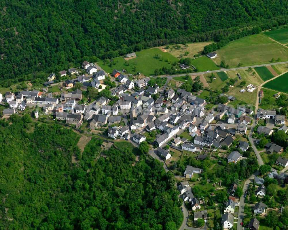 Aerial photograph Patersberg - View of the borough of Patersberg in the state of Rhineland-Palatinate. The borough and municipiality is located in the county district of Rhine-Lahn, in the Taunus mountain region. The official spa resort is located on a crest and hill between forest and fields and consists largely of residential areas