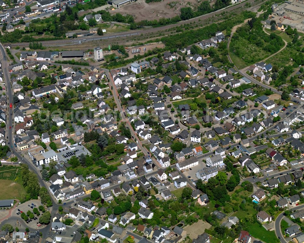 Plaidt from the bird's eye view: View of Plaidt in the state of Rhineland-Palatinate. The borough and municipiality is located in the county district of Mayen-Koblenz in the North of the federal motorway A61 in the valley of the river Nette. The centre of the village consists of residential buildings and the Nette Park