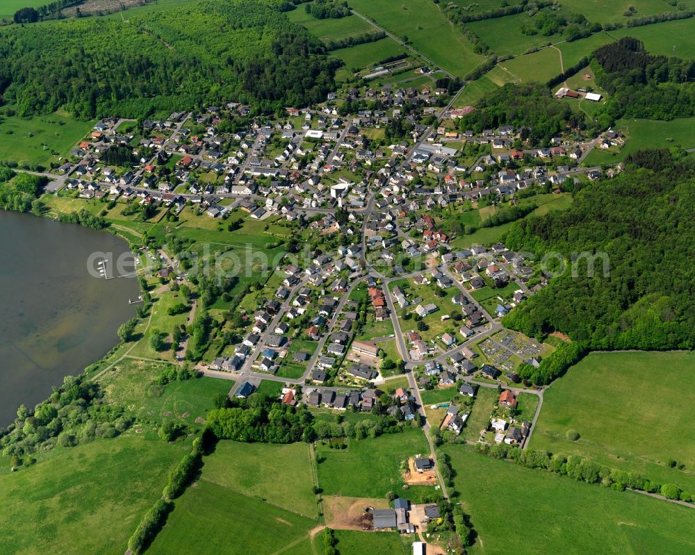 Aerial photograph Pottum - View of the borough of Pottum in the state of Rhineland-Palatinate. The borough is located in the county district and region of Westerwald. The official tourist resort is surrounded by fields and meadows. It sits on the Northern shore of lake Wiesensee