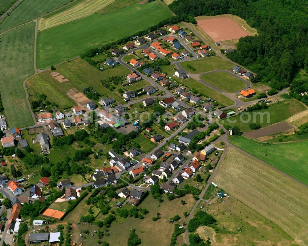 Aerial image Rückweiler - View of Rueckweiler in the state of Rhineland-Palatinate. Rueckweiler is a borough and municipiality in the county district of Birkenfeld, in the region of the Hunsrueck mountain range. The village is surrounded by hills, fields and vineyards