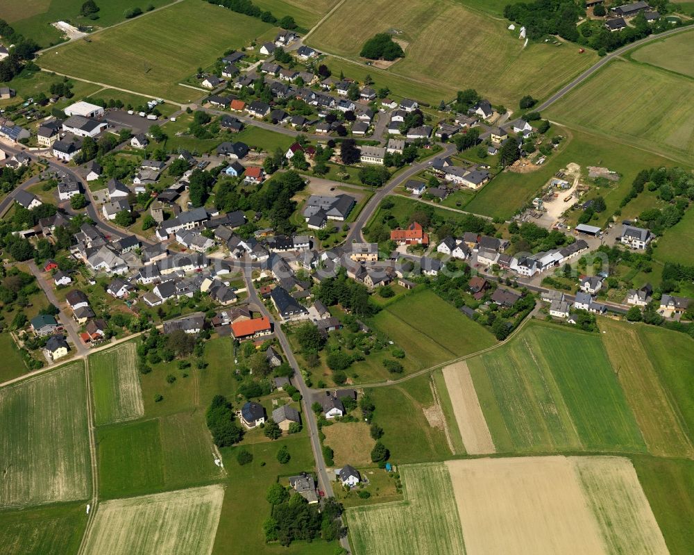 Aerial photograph Sensweiler - View of Sensweiler in the state of Rhineland-Palatinate. The borough and municipiality is an official spa resort and located in the county district of Birkenfeld, in the Hunsrueck region in the Upper Idar Valley. It is surrounded by agricultural land, meadows and forest and includes the hamlets of Sensweiler Mills and Waldhof