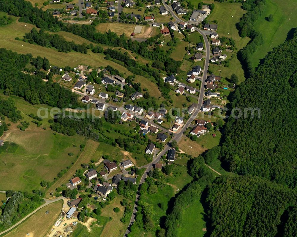 Aerial photograph Siesbach - View of Siesbach in the state of Rhineland-Palatinate. The borough and municipiality is located in the county district of Birkenfeld, in the Nature Park Saar-Hunsrueck. It is surrounded by agricultural land, meadows and forest