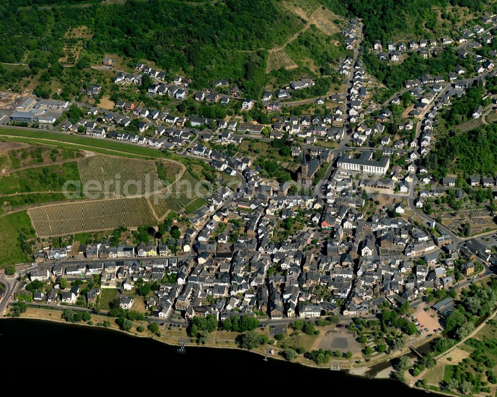 Aerial image Treis-Karden - View of the borough and municipiality of Treis-Karden in the state of Rhineland-Palatinate. The official spa town and wine-growing town is part of the Cochem-Zell county district and is located in a bend of the river